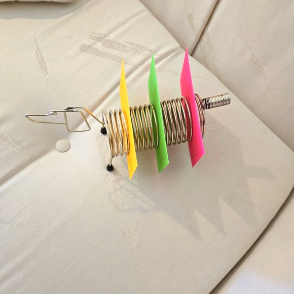 Rare, Retro, Vintage Gold Tone Metal Coil/Spiral Dog Desk Caddy, Letter Holder - Picture 6 of 12